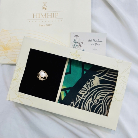 Set Quà HimHip 20/11 Khăn Lụa Dài & Cài Áo Kèm Túi Hộp Thiệp - 1124