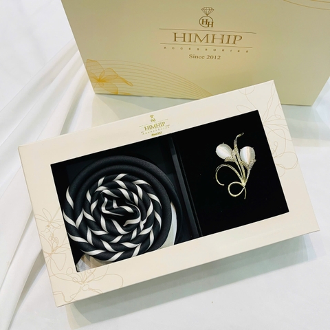 Set Quà HimHip Khăn Lụa Vuông 70*70cm & Cài Áo Kèm Túi Hộp Thiệp - 1131