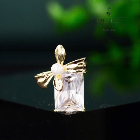 Pin Cài Cúc HimHip HKCC Hộp Quà Phale Nơ Nhỏ Gắn Nụ Trai Thật 1.9x2.4cm