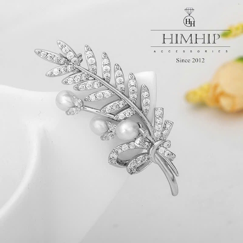 Ghim, Cài Áo HimHip HKCC Bó Tam Nụ Lộc Non Hạt Trai Thật 5.7x2.3cm