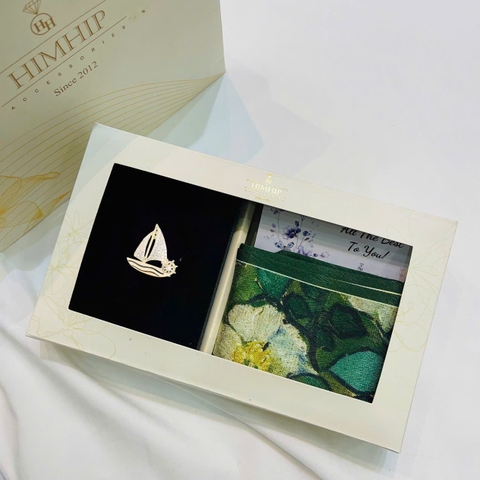 Set Quà HimHip 20/11 Khăn Lụa Tuban 126x7cm & Cài Áo Kèm Túi Hộp Thiệp - 1120