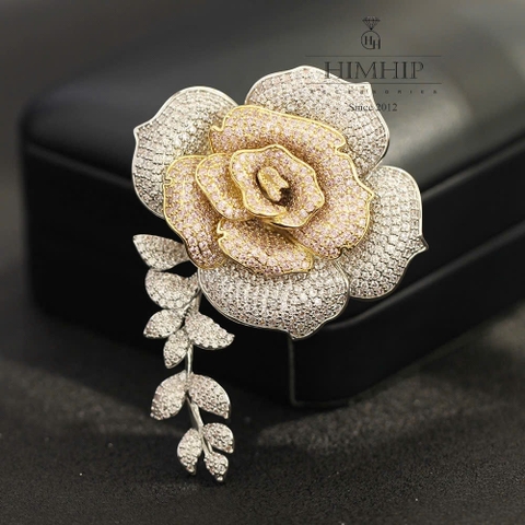 Trâm, Ghim Cài Áo HimHip HKCC Hoa Hồng Phale Phối Cành Lá Non 7*5.5cm