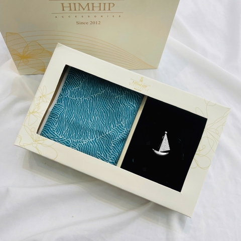 Set Quà HimHip 20/11 Khăn Lụa Dài & Cài Áo Kèm Túi Hộp Thiệp - 1121