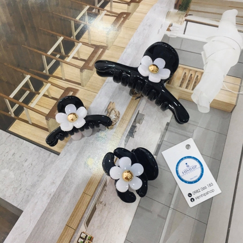 Kẹp Đỉnh HimHip Composite Hoa 5 Cánh Trắng Nữ Tính 8 Răng