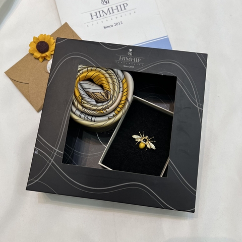 Set Quà Tặng Khăn Lụa Vuông Khổ 70 Kèm Cài Áo - 187 (Combo đã bao gồm túi hộp thiệp)