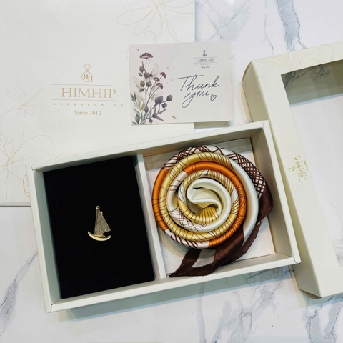 Set Quà HimHip 20/11 Khăn Lụa Vuông 70*70cm & Cài Áo Kèm Túi Hộp Thiệp - 1126