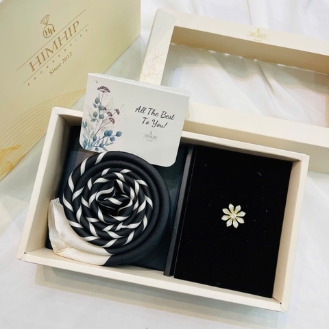 Set Quà HimHip Khăn Lụa Vuông 70*70cm & Cài Áo Kèm Túi Hộp Thiệp - 1135