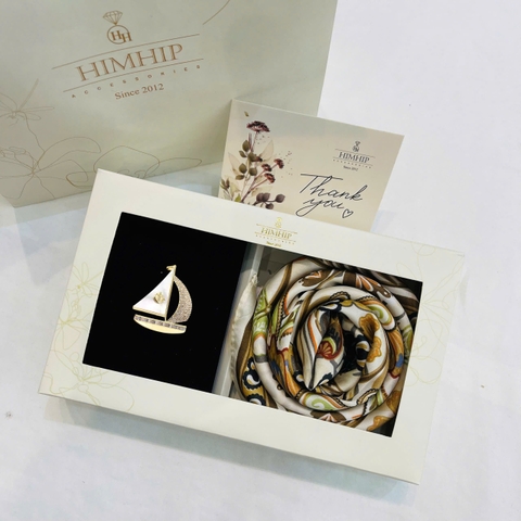 Set Quà HimHip 20/11 Khăn Lụa Vuông 70*70cm & Cài Áo Kèm Túi Hộp Thiệp - 1127