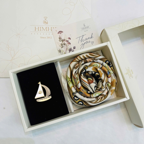 Set Quà HimHip 20/11 Khăn Lụa Vuông 70*70cm & Cài Áo Kèm Túi Hộp Thiệp - 1127