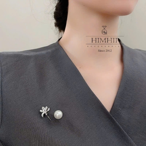 Trâm, Ghim Cài Xiên HimHip HKCC Hoa Ly Nhỏ Nụ Phale Phối Hạt Giả Trai 3.2*2cm