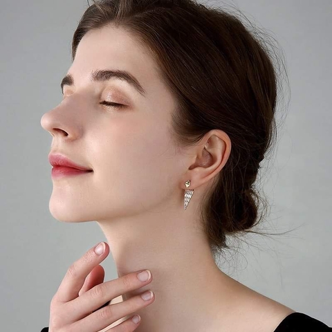 Khuyên Tai Ngắn HimHip Tháp Tam Giác Sang Trọng HKCC Đính Phale 3cm