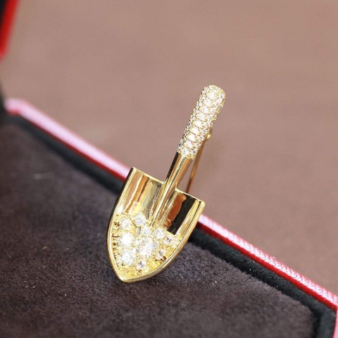 Trâm, Ghim Cài Áo HimHip Chiếc Xẻng Vàng Nhỏ Đáng Yêu HKCC Đính Phale 4*1,5cm