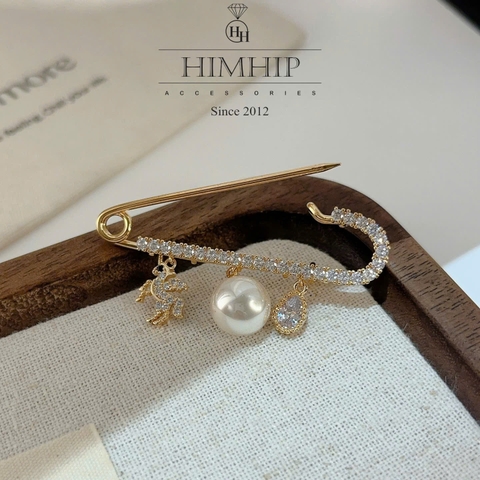 Trâm, Ghim Cài Áo Kim Băng HimHip HKCC Phối Charm Ngựa Phale Nhỏ Cùng Hạt Giả Trai 5.5*1.3cm