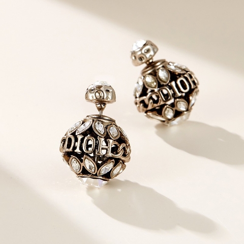 Khuyên Tai Nụ HimHip Mặt Chữ DIOH Sang Trọng HKCC Đính Phale 1.8x2.3cm