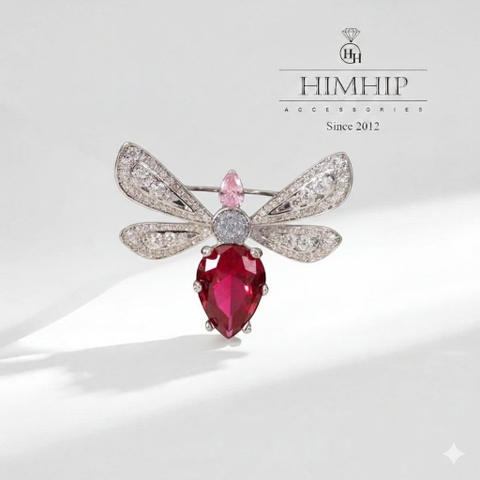 Trâm, Ghim Cài Áo HimHip HKCC Ong Phale Tứ Sắc 4.5x4cm