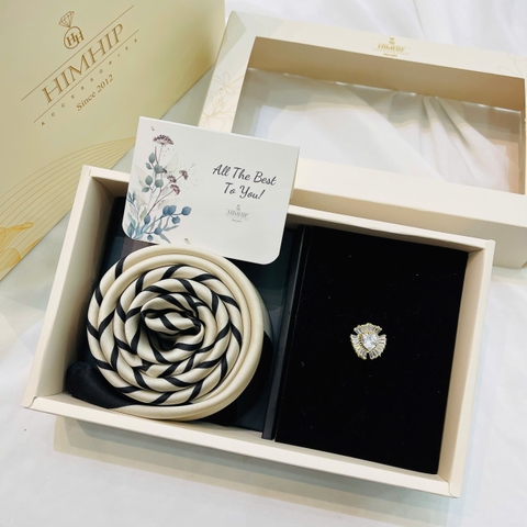 Set Quà HimHip Khăn Lụa Vuông 70*70cm & Cài Áo Kèm Túi Hộp Thiệp - 1136