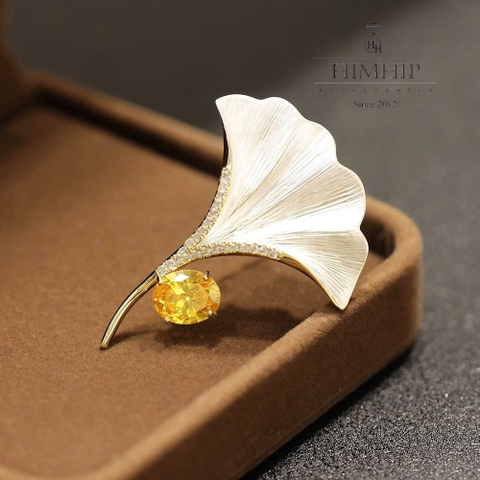 Trâm, Ghim Cài Áo HimHip HKCC Lá Rẻ Quạt Phối Hạt Phale Ánh Vàng 4.5*3.7cm