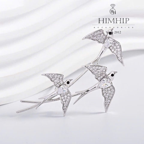 Trâm, Ghim Cài Áo HimHip HKCC Đàn Én Nhỏ Đính Hạt Phale 4*6.7cm