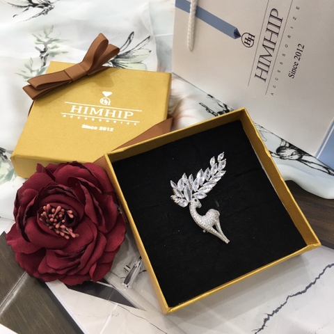 Trâm, Ghim Cài Áo HimHip Tuần Lộc Trắng Sang Trọng HKCC Đính Phale 5*5cm