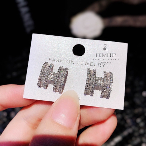 Khuyên Tai Nụ HimHip Chữ H Thanh Lịch HKCC Đính Phale 1x1cm - Trắng