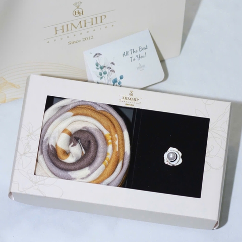 Set Quà HimHip Khăn Lụa Vuông 90*90cm & Cài Áo Kèm Túi Hộp Thiệp - 1157