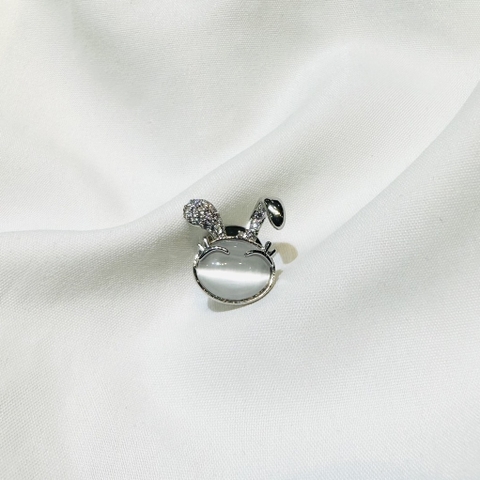 Pin Cài Áo HimHip Thỏ Mắt Híp Đáng Yêu HKCC Đính Phale 1,3*1,6cm