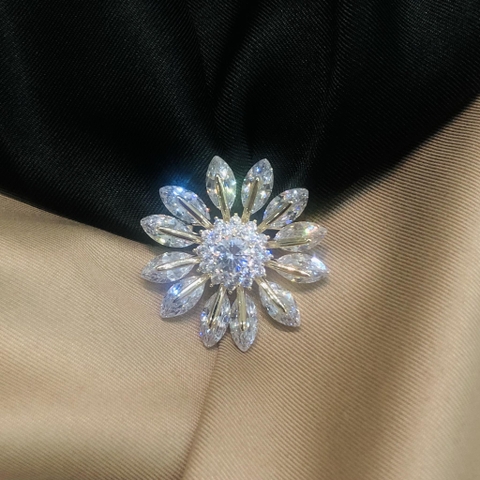 Trâm, Ghim Cài Áo HimHip Hoa Hướng Dương Rung Rinh Thanh Lịch HKCC Đính Phale 3,3cm - Trắng