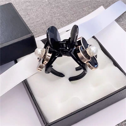 Kẹp Càng Cua HimHip Composite Mix Hạt Giả Trai Hoa 4 Cánh Thanh Lịch 3 Răng 3x5cm