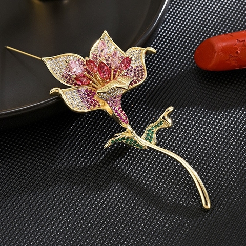 Trâm, Ghim Cài Áo HimHip Hoa Loa Kèn Sang Chảnh HKCC Đính Phale 7cm