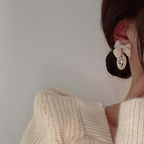 Khuyên Tai Ngắn HimHip Mặt Oval Đá Thắt Nơ Sang Trọng HKCC Mix Ngọc Trai 2x3cm