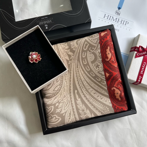 Set Quà Tặng Khăn Lụa Vuông Khổ 90 Kèm Cài Áo - 164 (giá đã bao gồm túi hộp, không kèm thiệp)