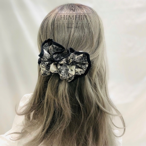 Scrunchies HimHip Phối Vải Viền Đen Hoạ Tiết Cổ Điển 16cm