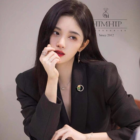 Pin Cài Áo HimHip Viền Tròn Nhành Hoa Vàng Sang Trọng HKCC Mix Trai
