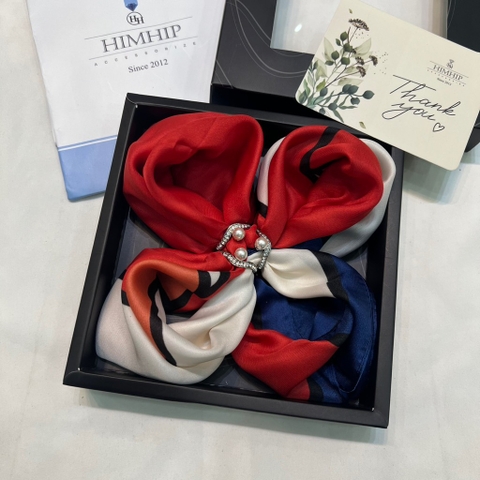 Set Quà Tặng Khăn Lụa Vuông Khổ 70 Kèm Cài Khăn - 272 (Combo đã bao gồm túi hộp thiệp)