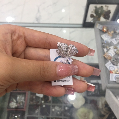 Pin Cài Áo HimHip Bướm Cánh Đôi Thanh Lịch HKCC Đính Phale 2cm