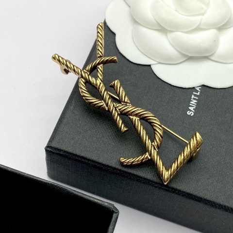 Trâm, Ghim Cài Áo HimHip Hình Chữ YSL Sang Trọng HKCC 3*7cm