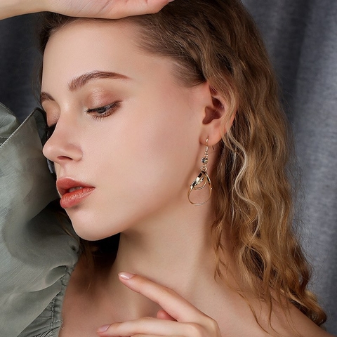 Khuyên Tai Dài HimHip 2 Vòng Xoắn Sang Trọng HKCC Đính Phale 3x5.5cm