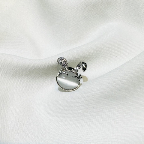 Pin Cài Áo HimHip Thỏ Mắt Híp Đáng Yêu HKCC Đính Phale 1,3*1,6cm