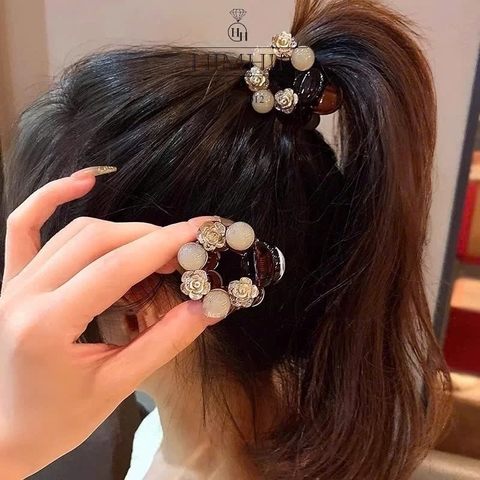 Kẹp Càng Cua HimHip Composite Vòng Hoa Hồng Phối Hạt Tròn Thanh Lịch 4x4.5cm