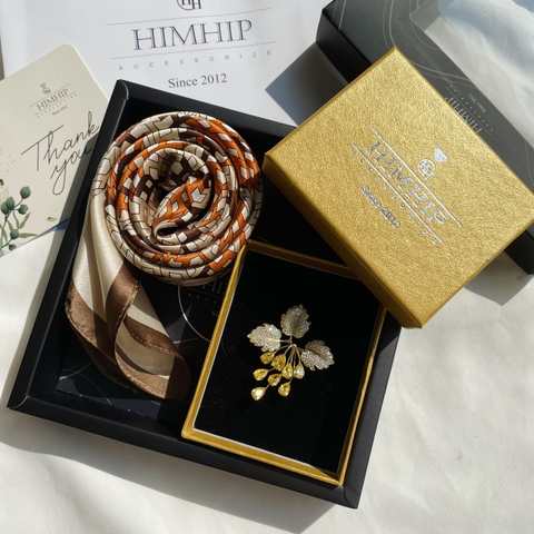 Set Quà Himhip Khăn Lụa Cao Cấp 65*65cm & Cài Áo Kèm Túi Hộp Thiệp - 253