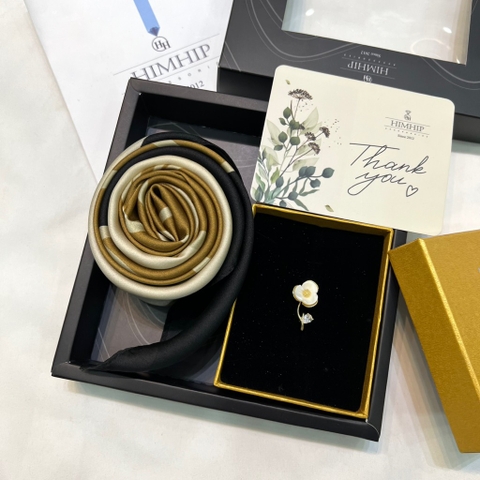 Set Quà Tặng Khăn Lụa Vuông Khổ 70 Kèm Cài Áo - 218 (Combo đã bao gồm túi hộp thiệp)