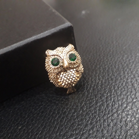 Trâm, Ghim Cài Áo HimHip Cú Mắt Xanh Độc Đáo HKCC Đính Phale 2*2,5cm