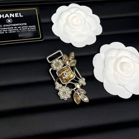 Trâm, Ghim Cài Áo Chanel Nhành Hoa Mix Lá Phale Sang Trọng 4*6.8cm