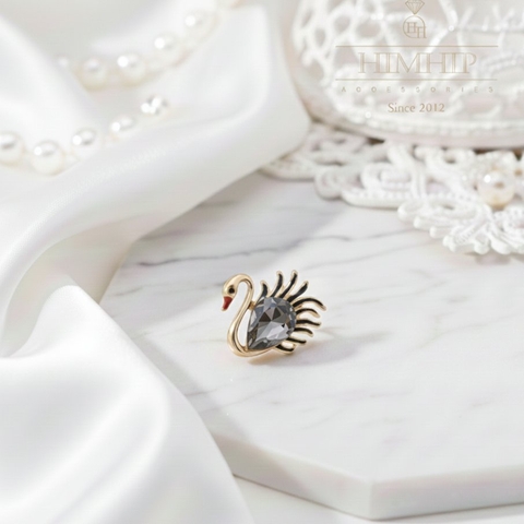 Pin Cài Cúc HimHip HKCC Thiên Nga Phale Đen Quý Phái 1.5x1.5cm
