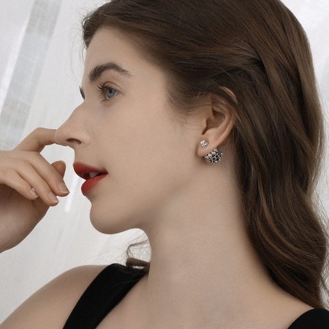 Khuyên Tai Nụ HimHip Mặt Chữ DIOH Sang Trọng HKCC Đính Phale 1.8x2.3cm