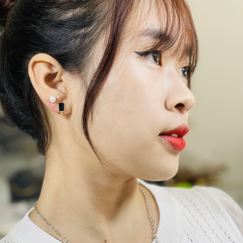 Khuyên Tai Nụ HimHip Mặt Vuông Đen Cổ Điển HKCC 0.5x1cm