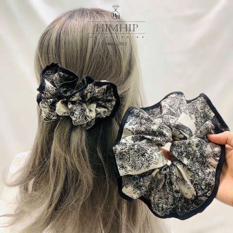 Scrunchies HimHip Phối Vải Viền Đen Hoạ Tiết Cổ Điển 16cm