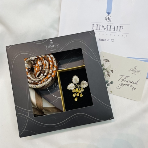Set Quà Himhip Khăn Lụa Cao Cấp 65*65cm & Cài Áo Kèm Túi Hộp Thiệp - 253