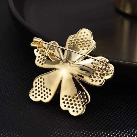 Trâm, Ghim Cài Áo HimHip Hoa 5 Cánh Nhụy Trai Sang Trọng HKCC Đính Đá Sapphire Xanh 4*4cm