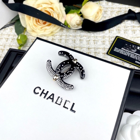 [Noel] Trâm, Ghim Cài Áo HimHip Chữ X Kèm Hiệu Ứng Tuyết Rơi Sang Trọng HKCC Đính Phale 3.6x4.5cm